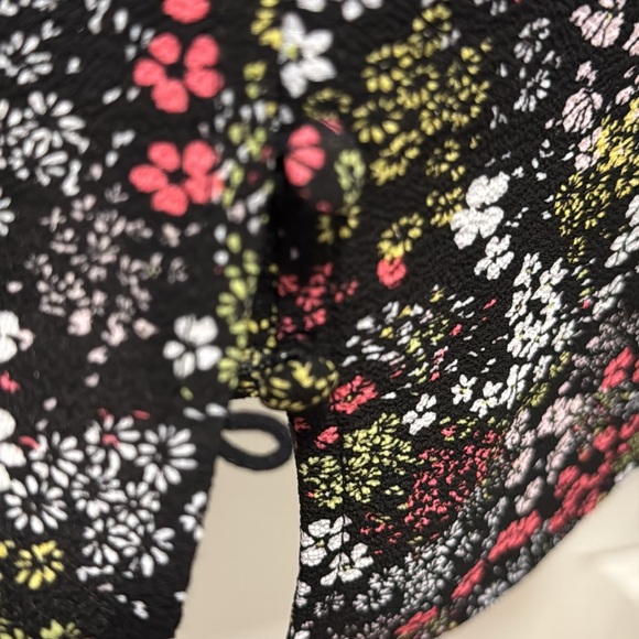 NWT CeCe Floral Top - Picture 10 of 11